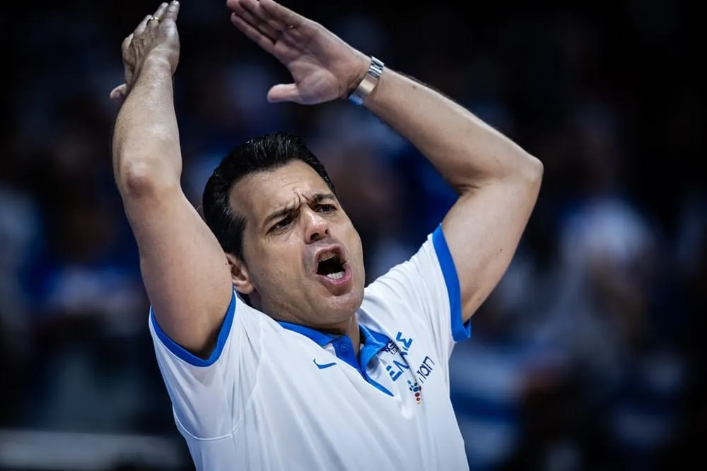 Dimitris Itoudis, ex-coach de l’équipe grecque : « Je ne peux pas vous forcer à jouer sous la menace d'une arme »
