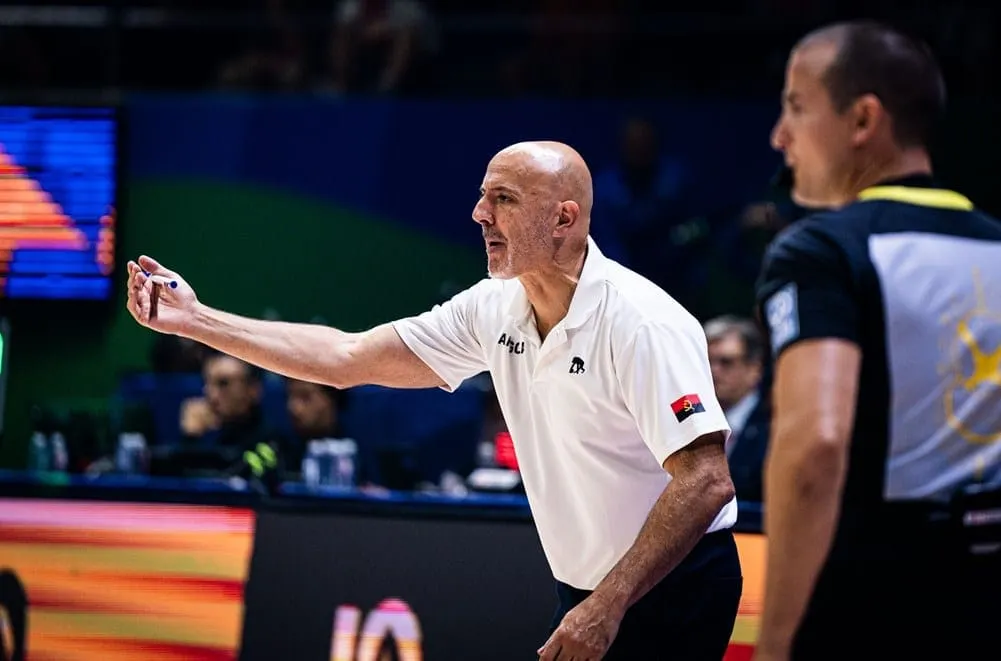 Le coach de l’Angola est révolté contre les naturalisations d’Américains