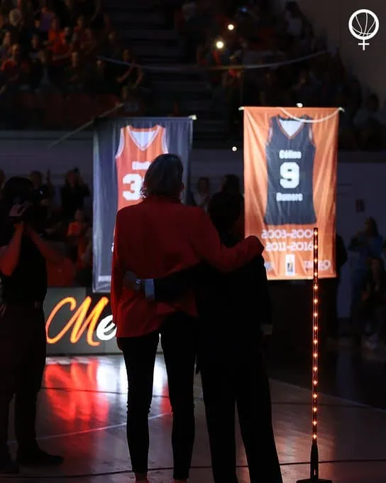 Vidéo : Les maillots retirés à Bourges de Céline Dumerc et Elodie Godin