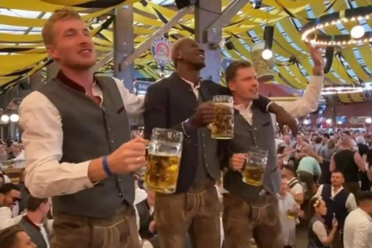 Vidéo : Les champions du monde allemands à la Fête de la Bière de Munich