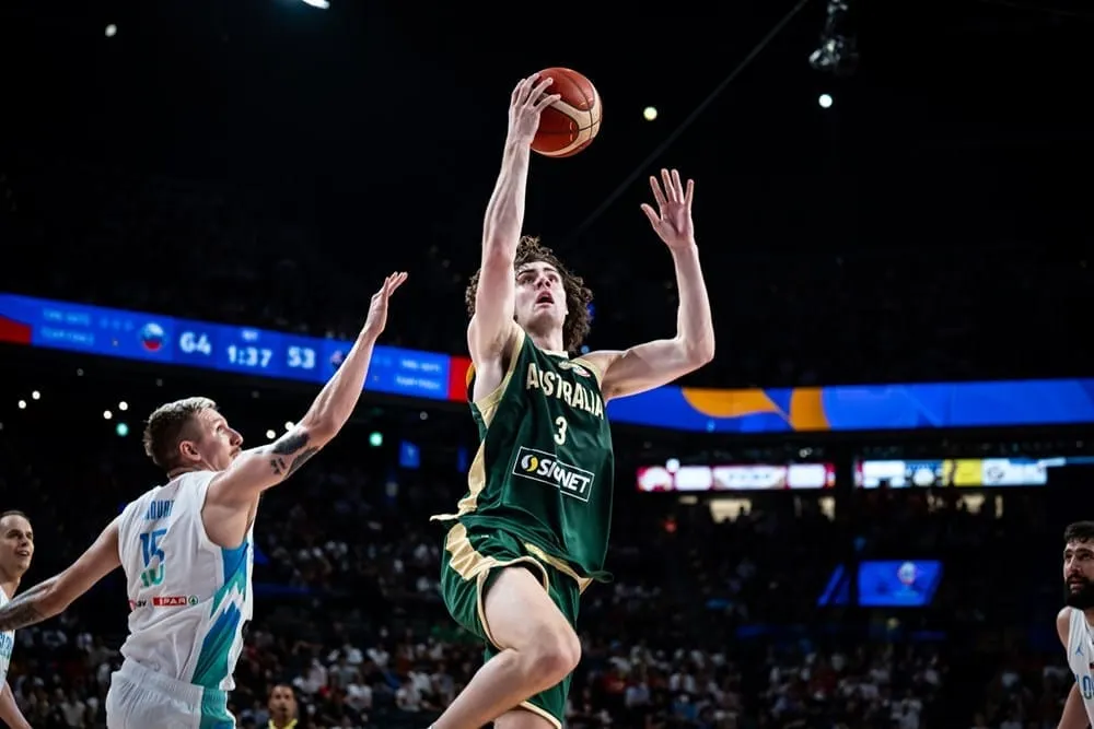 Coupe du monde : L'Australien Josh Giddey reçoit le trophée de "Rising Star"