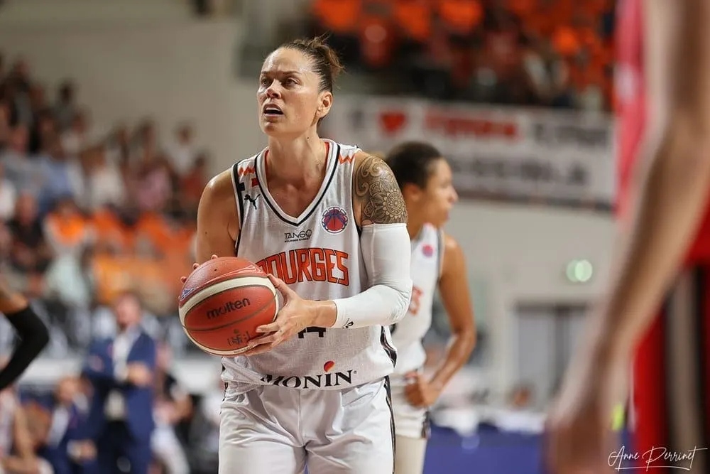 Kristen Mann (Bourges) : "Je suis très fière de moi, de continuer à évoluer à haut niveau"