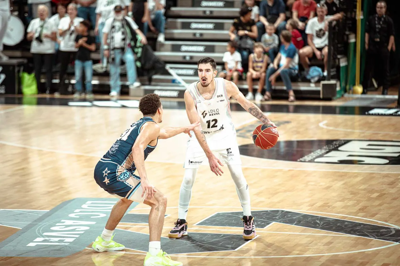 Nando De Colo va manquer l'inauguration de la LDLC Arena