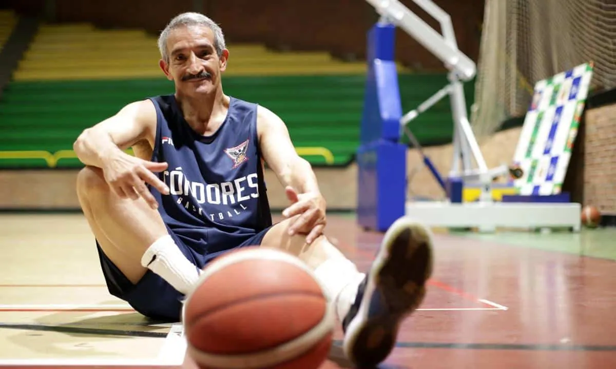 Un joueur de 63 ans a fait son apparition dans le championnat colombien