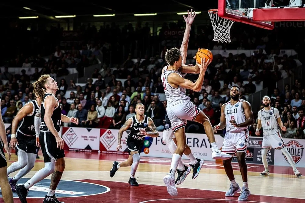 Incroyable : Une bourde de la table de marque corrigée donne la victoire à Cholet sur Riga !