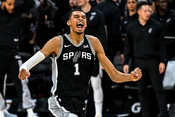 Vidéo : Victor Wembanyama n°1 du top 10 des actions de la nuit de NBA