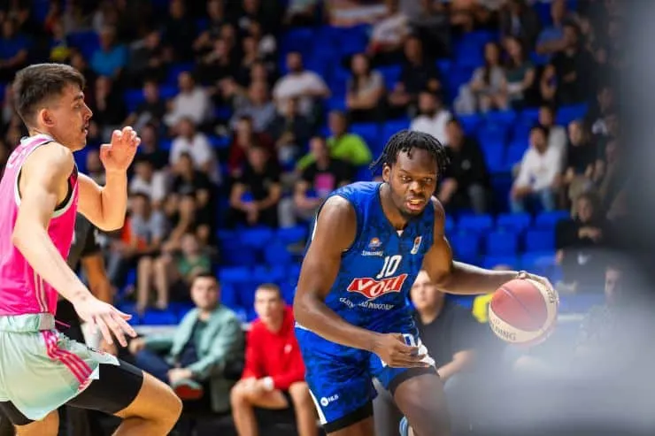 Yoan Makoundou flambe en ABA League