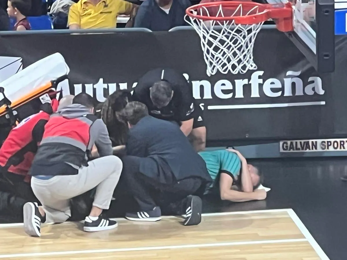 Vidéo : Un arbitre s'écroule en plein match de BCL
