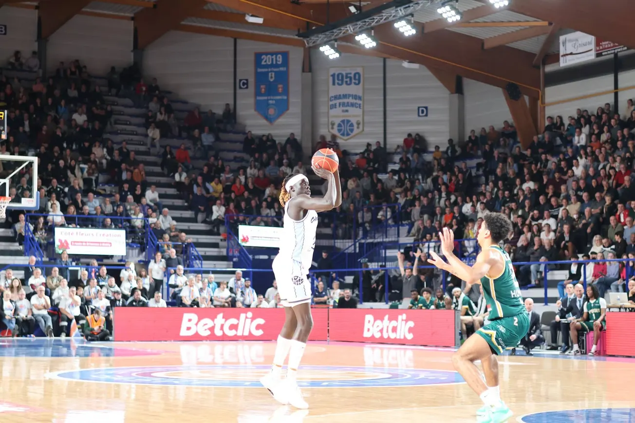 Roanne : Un mois d'absence pour Nuni Omot