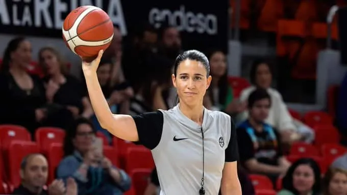 Espagne : Une arbitre arrête un match de Ligue Féminine en réaction à des propos sexistes