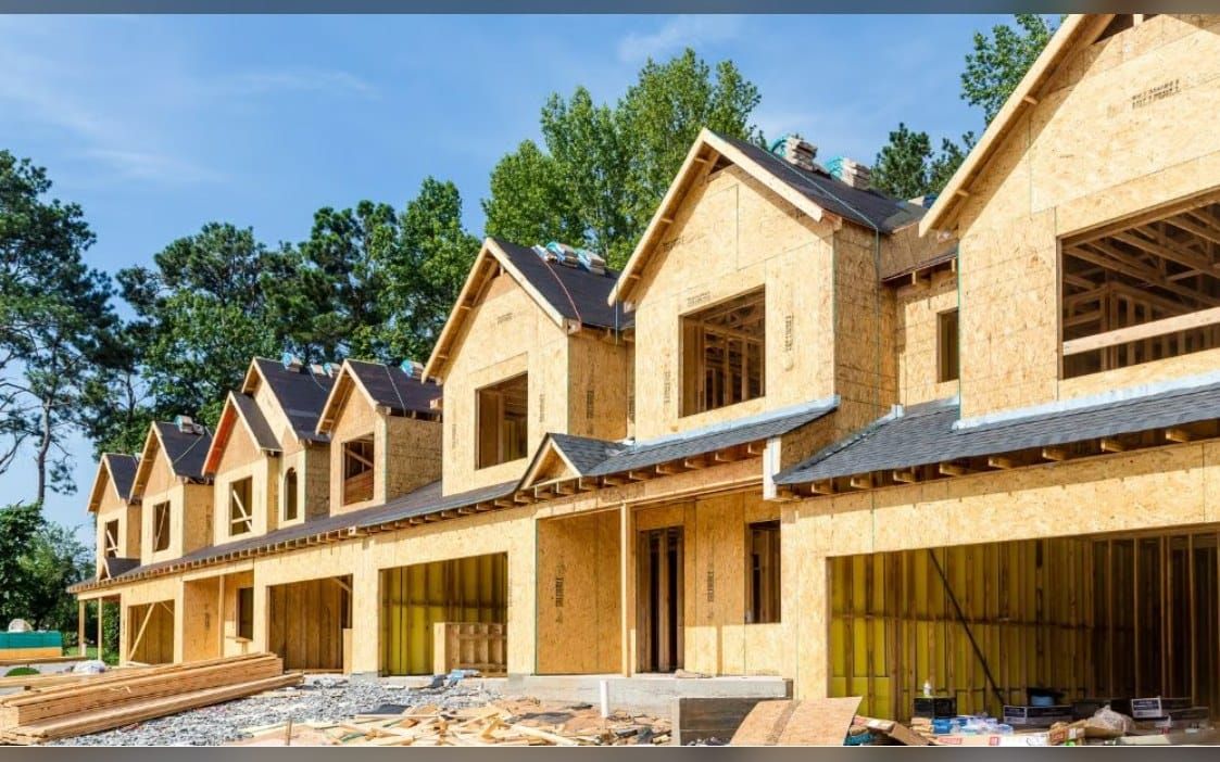 Housing starts tumble as rate pressure squeezes builders