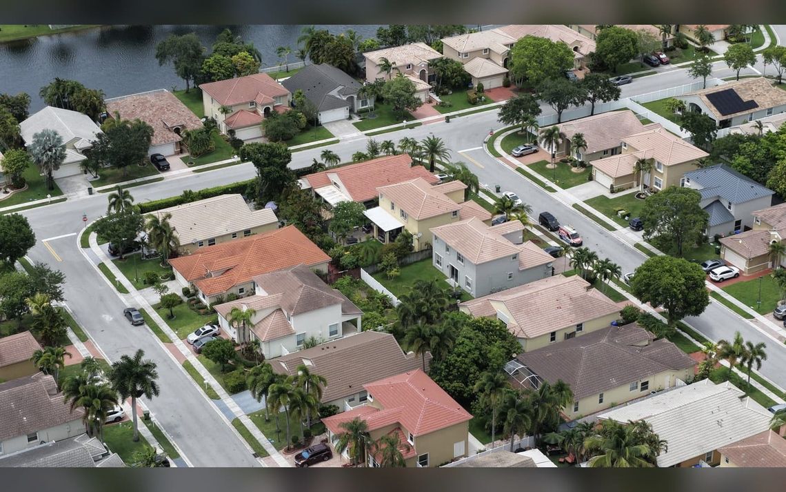 Weekly mortgage demand stalls along with interest rates, but rates are now moving higher again.