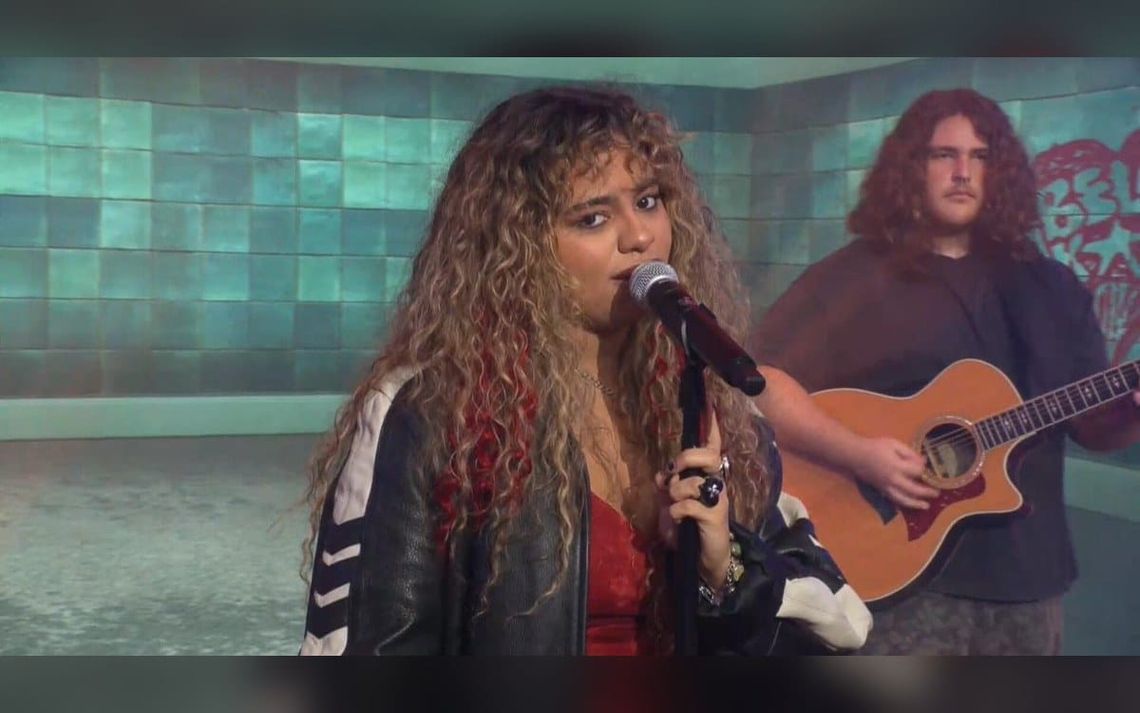 Saturday Sessions: Bella Kay performs "iloveitiloveitiloveit"