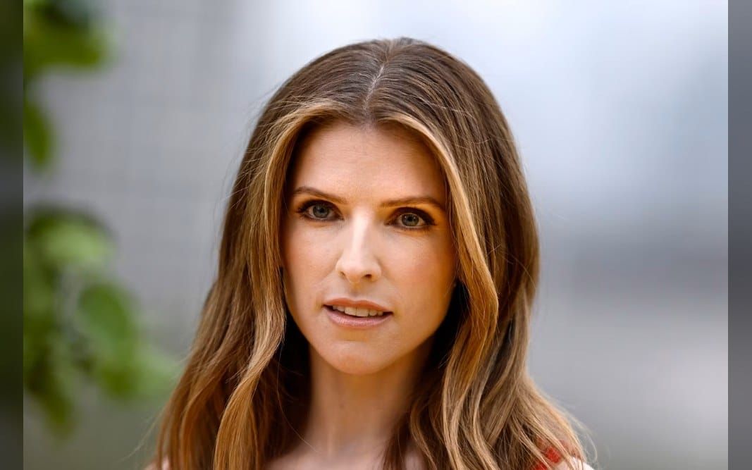 Anna Kendrick ‘Over the Moon’ About Directing ‘The Seven Husbands of Evelyn Hugo,’ Compares ‘Pitch Perfect’ Friendships to the Avengers