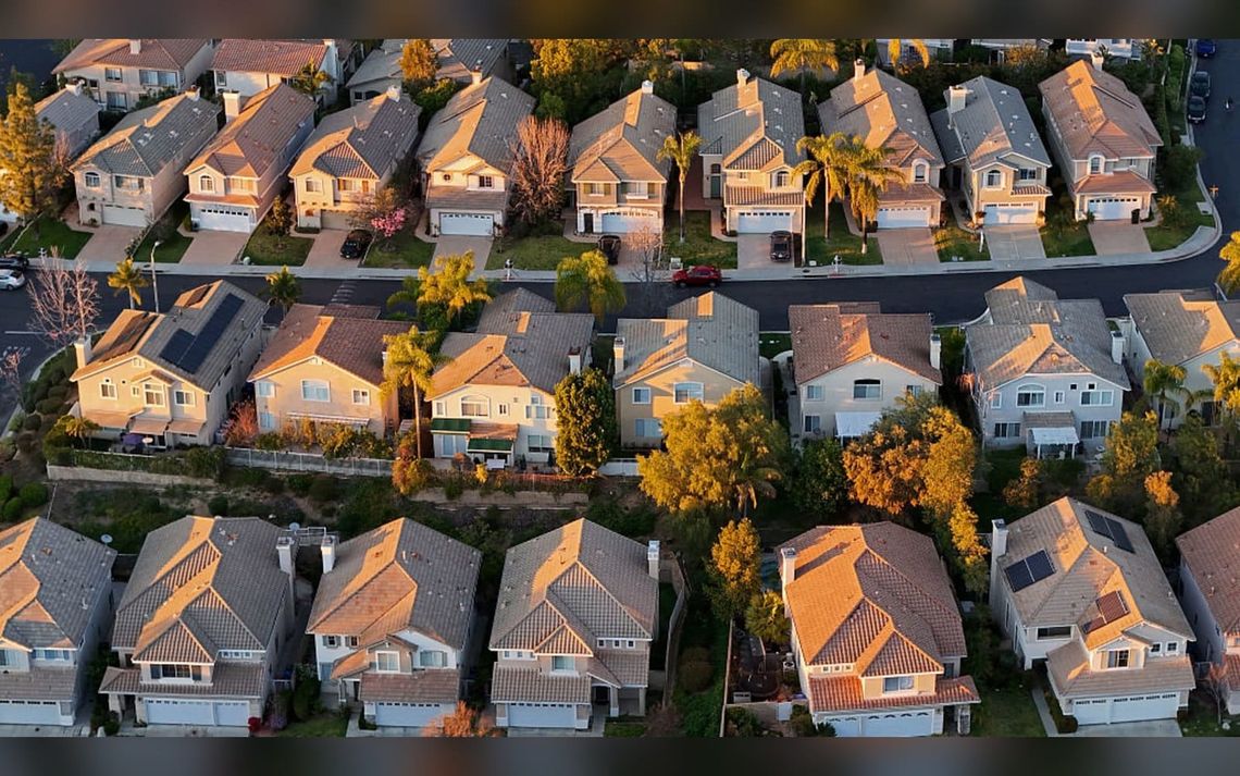 Mortgage rates jump for the sixth straight week, hitting both refinance and homebuyer demand hard