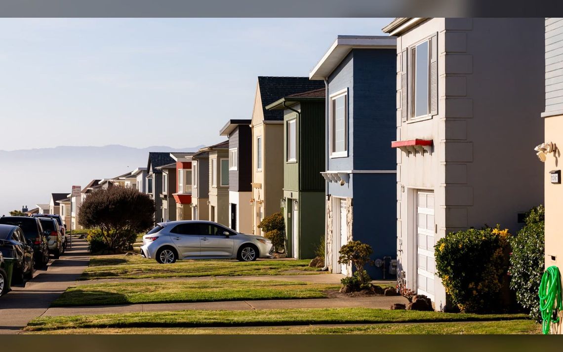 Mortgage rates drop for the first time in 2 months, but demand still falls further