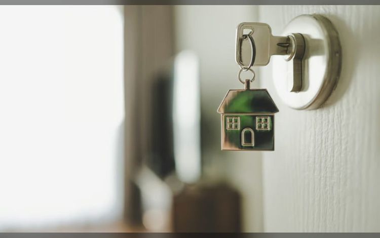 Mortgage applications slip as rates hit a three-week high