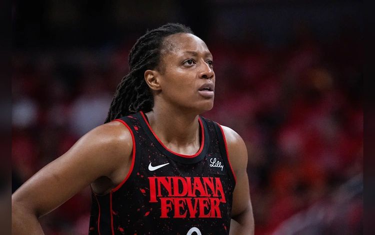 Fever star Kelsey Mitchell breaks 2 records in Fever-Wings game