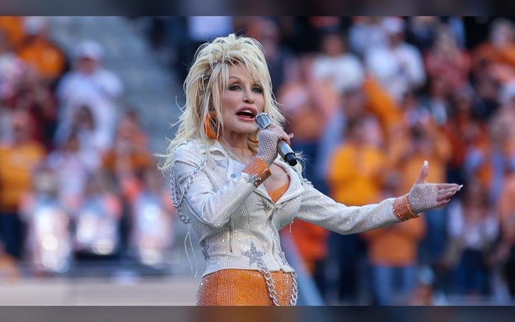 LOOK: Tennessee football to honor Dolly Parton with helmet sticker throughout 2026 season