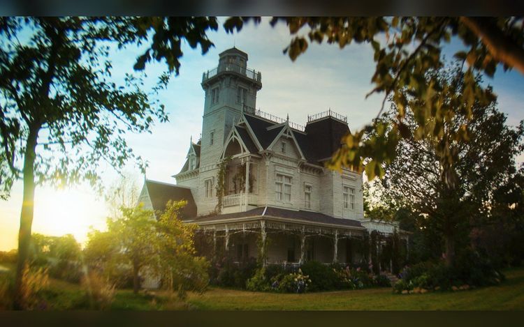 The ‘Practical Magic’ Mansion: What This Cult-Classic Home Would Actually Cost You Today