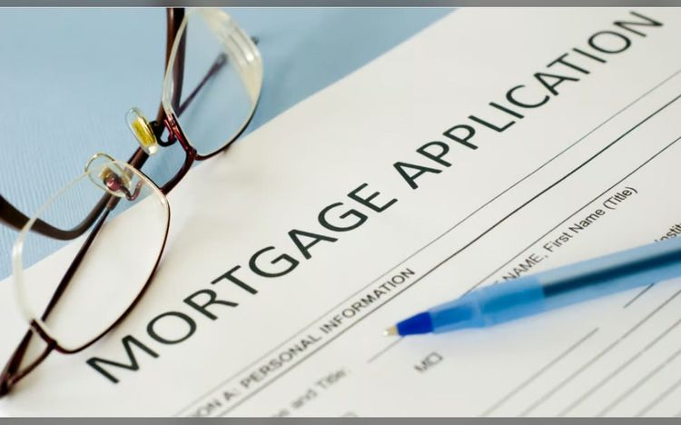 Mortgage applications inch up as rates hit a four-week high