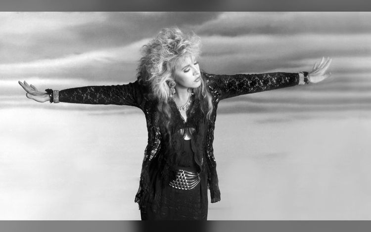 ‘It Takes Your Soul’: Stevie Nicks’ Massive Drug Addiction and Recovery Examined in New Book