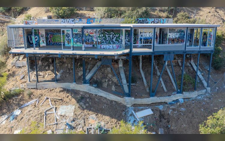 This $1.25M Mulholland Drive ‘Mansion’ Has No Kitchen, No Sewer—and a Squatter Problem