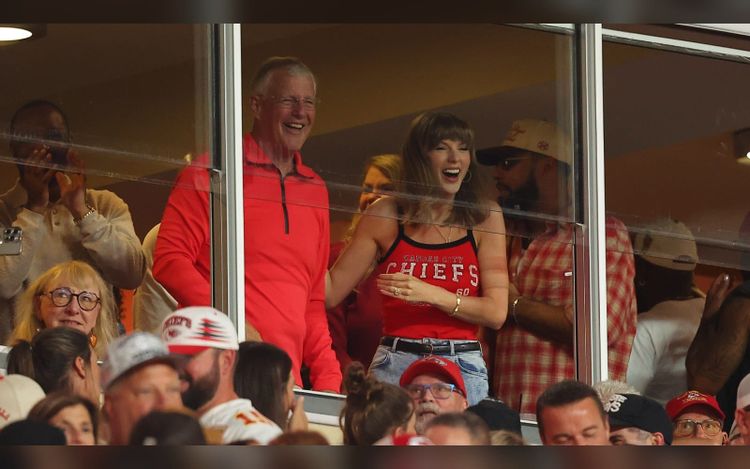 Taylor Swift Celebrates Travis Kelce’s First Touchdown of the Season: ‘That’s My Husband!’