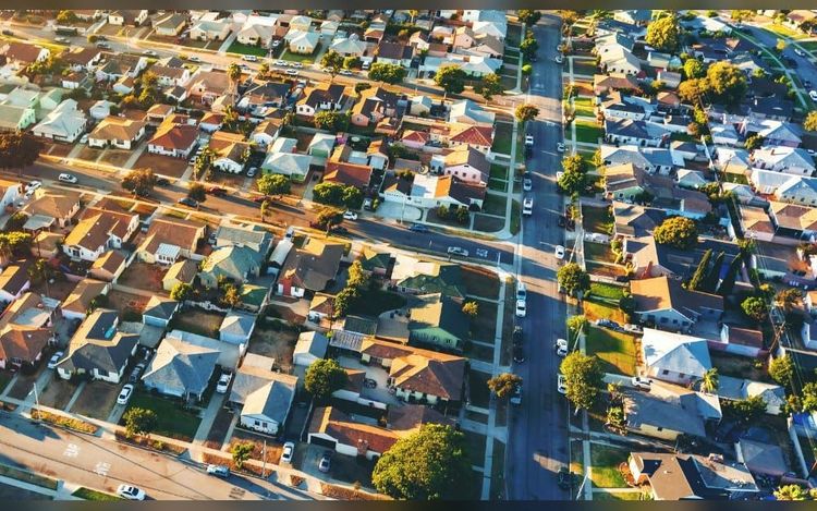 Mortgage demand plummets as rates lurch toward 7%