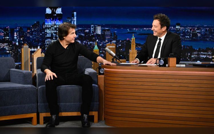 Tom Cruise Says Taylor Swift Schooled Him on Football at Chiefs Game
