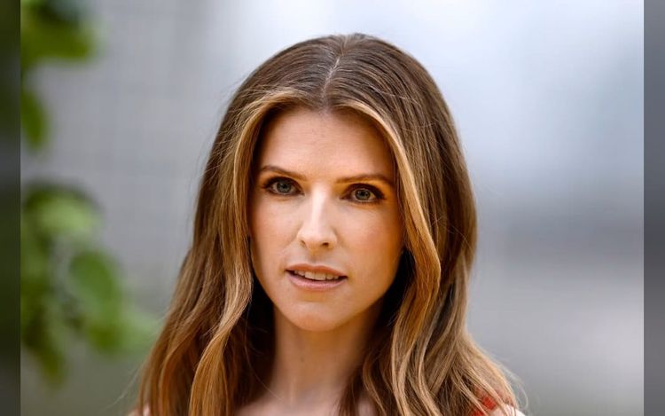 Anna Kendrick ‘Over the Moon’ About Directing ‘The Seven Husbands of Evelyn Hugo,’ Compares ‘Pitch Perfect’ Friendships to the Avengers