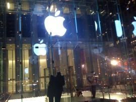 Apple. EMI Music과 계약을 체결. Universal Music, Sony Music과의 체결도 눈앞에.