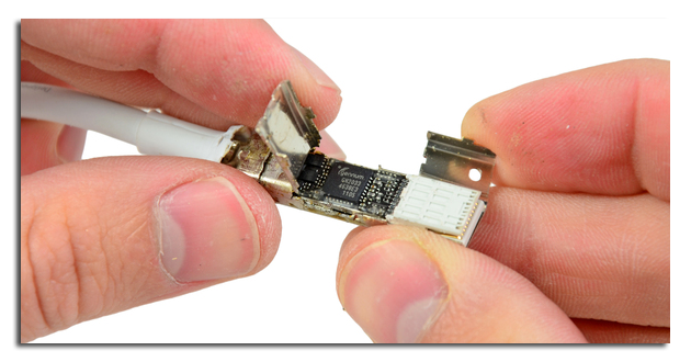 Apple Thunderbolt 케이블 분해.