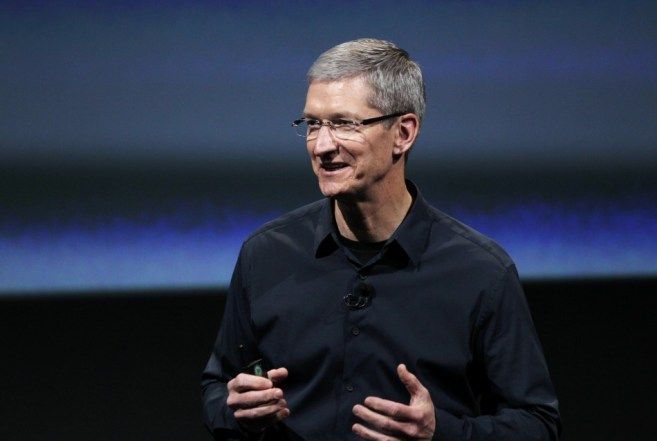 Tim Cook, 타운 홀 미팅에서 새로운 직원 할인 제도를 발표.