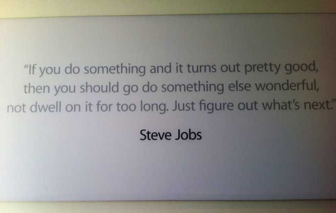 쿠퍼티노 본사에 Steve Jobs의 말들과 사진들을 전시.
