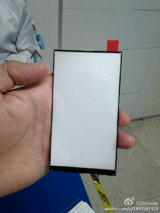 4.7인치 iPhone 백라이트 부품 사진 유출?