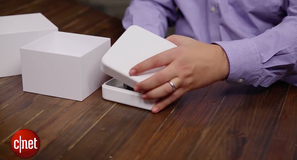 CNET. Apple Watch 언박싱 영상.