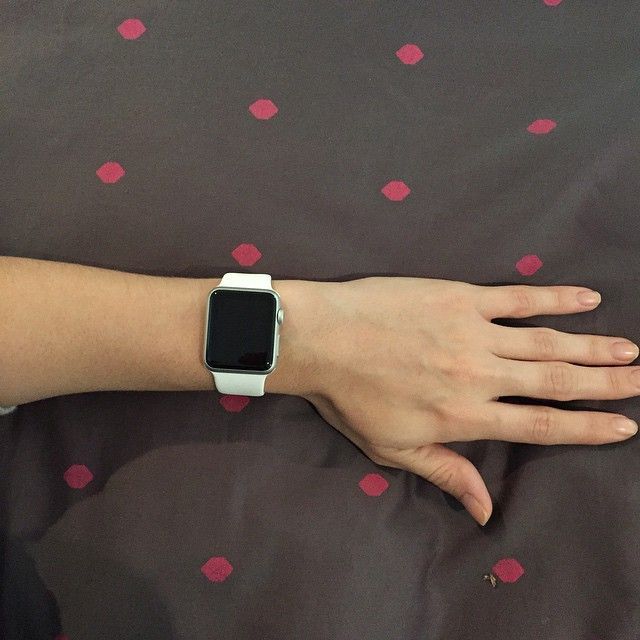 Apple Watch Sport 언박싱 및 착용 사진.