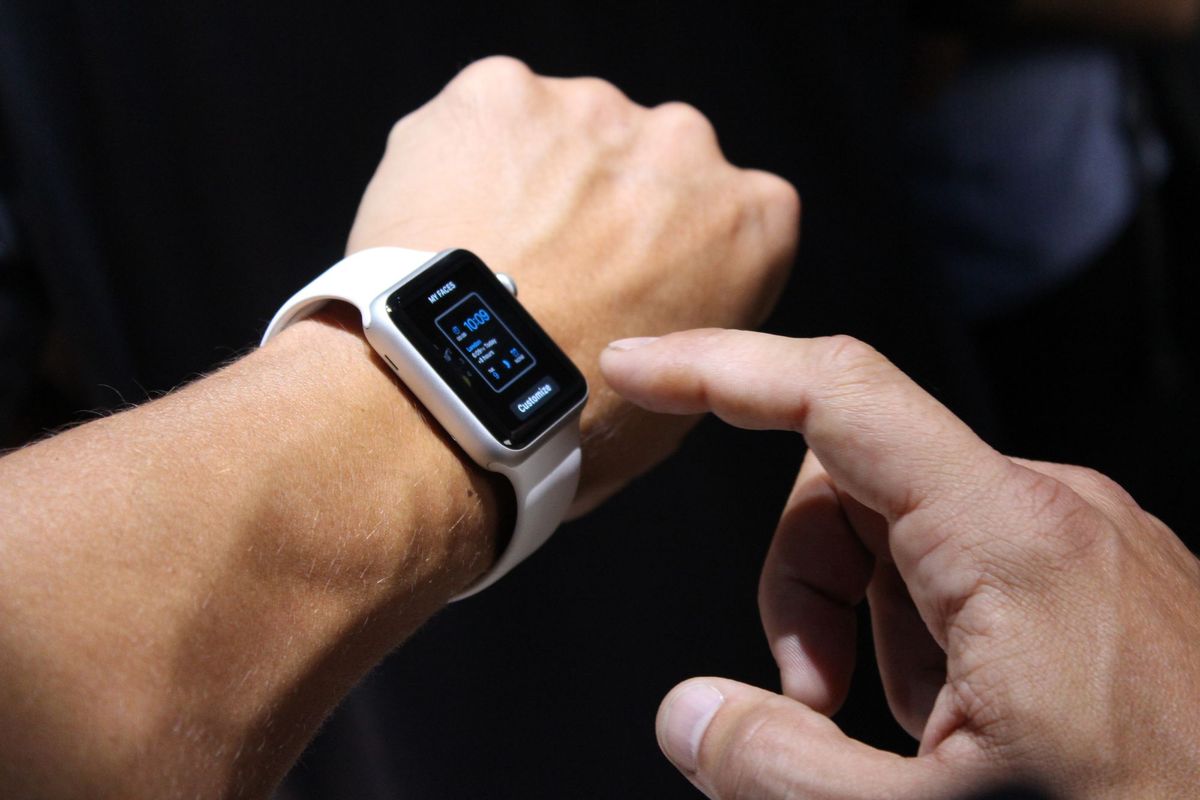 Apple Watch. 예약 판매량만 230만대를 넘어서.