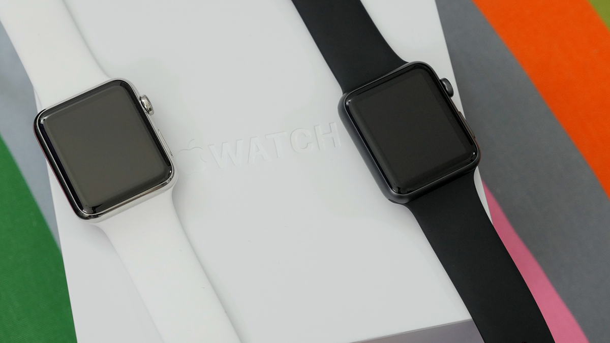 Apple Watch와 Apple Watch Sport 언박싱 영상.