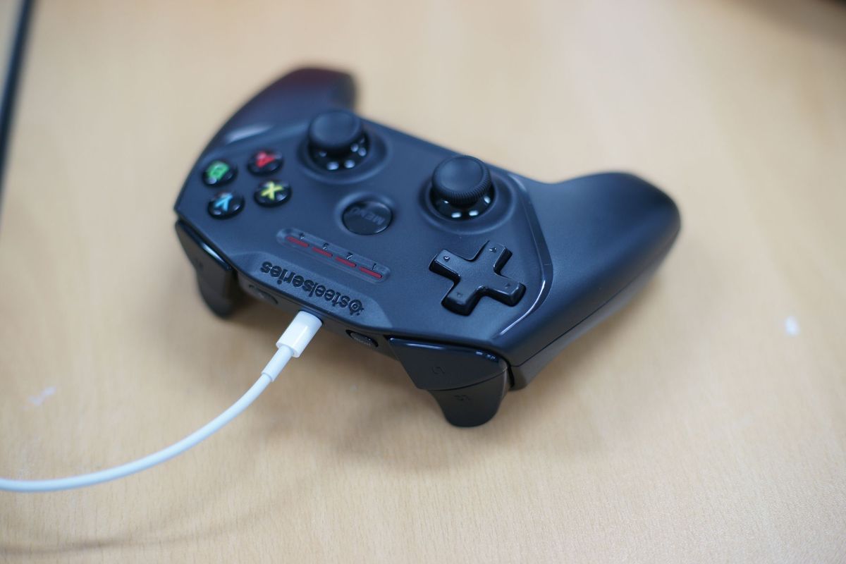 아이패드가 게임기야 뭐야~ SteelSeries Nimbus