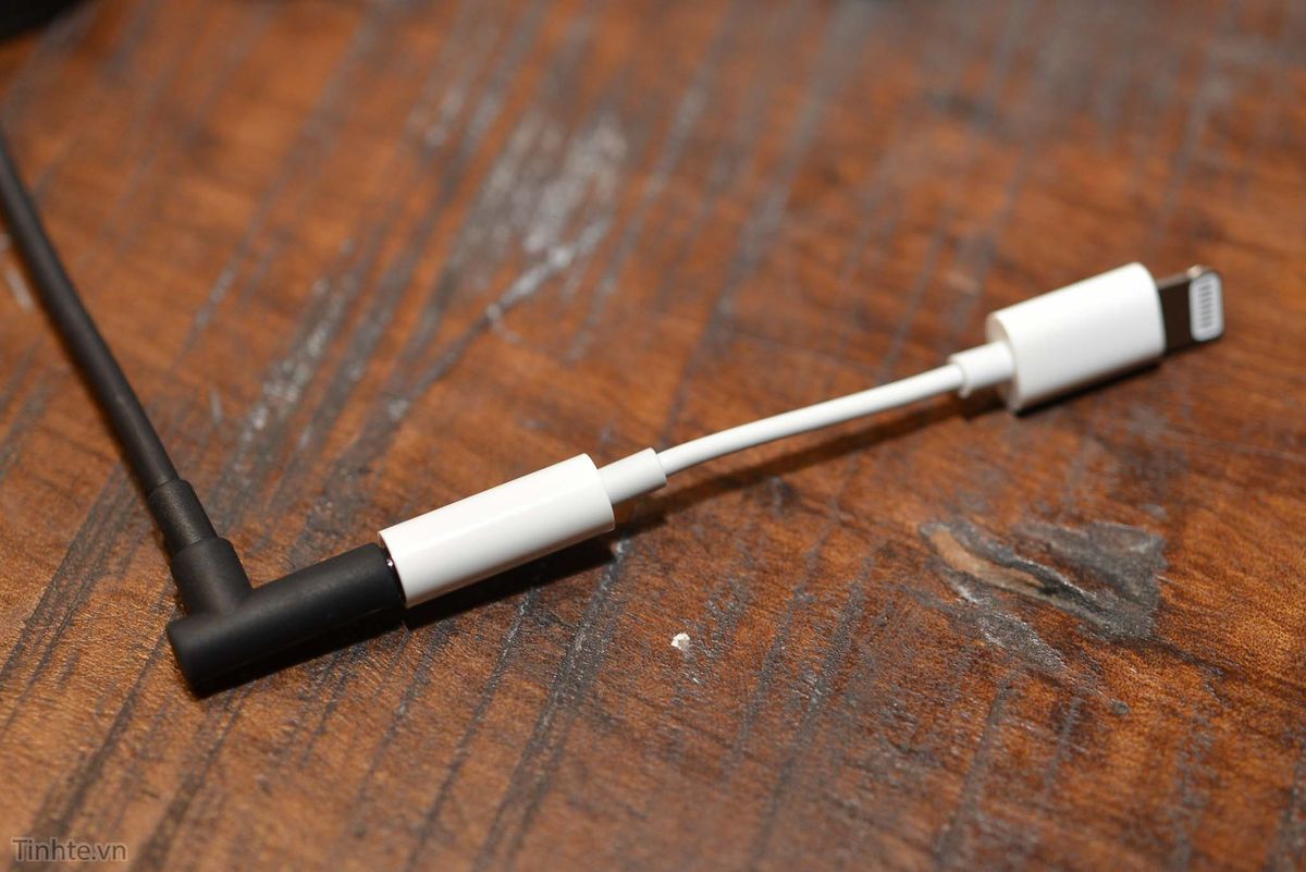 [루머] iPhone 7 번들 이어폰 Lightning 어댑터 공개