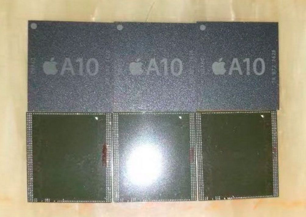 iPhone 7의 새로운 A10 CPU와 로직보드 사진