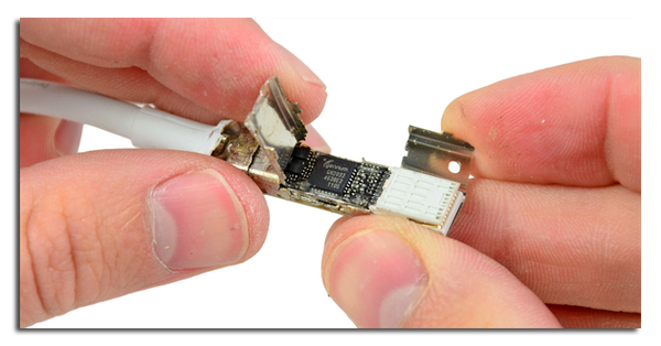 Apple Thunderbolt 케이블 분해.