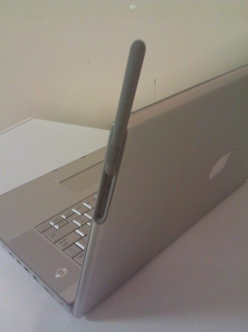 3G 모뎀을 탑재한 15인치 MacBook Pro 프로토 타입이 eBay에..