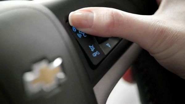 쉐보레, 2013년형 소닉 + Siri 광고 "Buttons" 공개