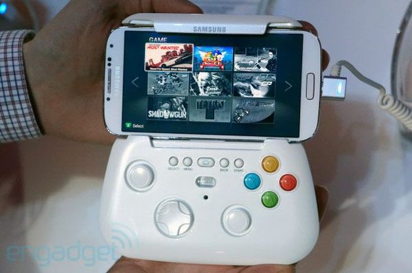 갤럭시 S4와 함께 등장한 프로토타입의 무선 게임 패드