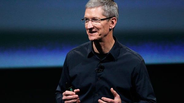 Tim Cook. 열심히 제품 개발에 노력하고 있지만 서두르지 않는다. 라고 전해
