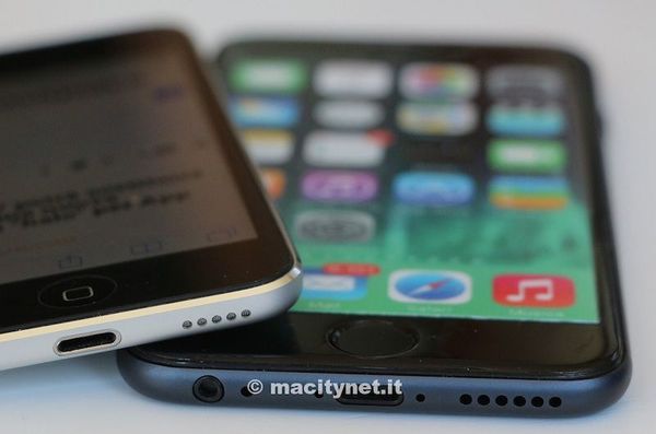 iPhone 6. 7세대 iPod touch와 크기 비교.