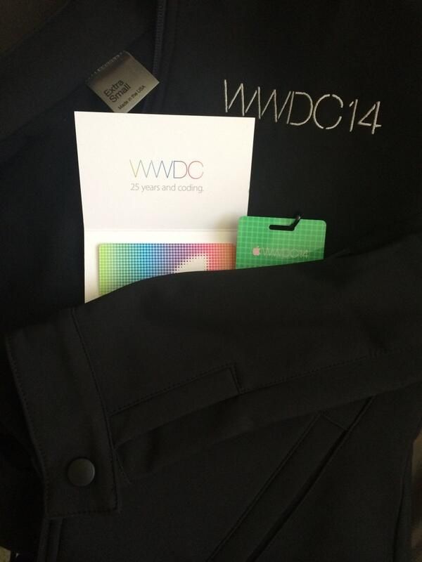 WWDC 14 자켓과 25$ 기프트 카드 증정.
